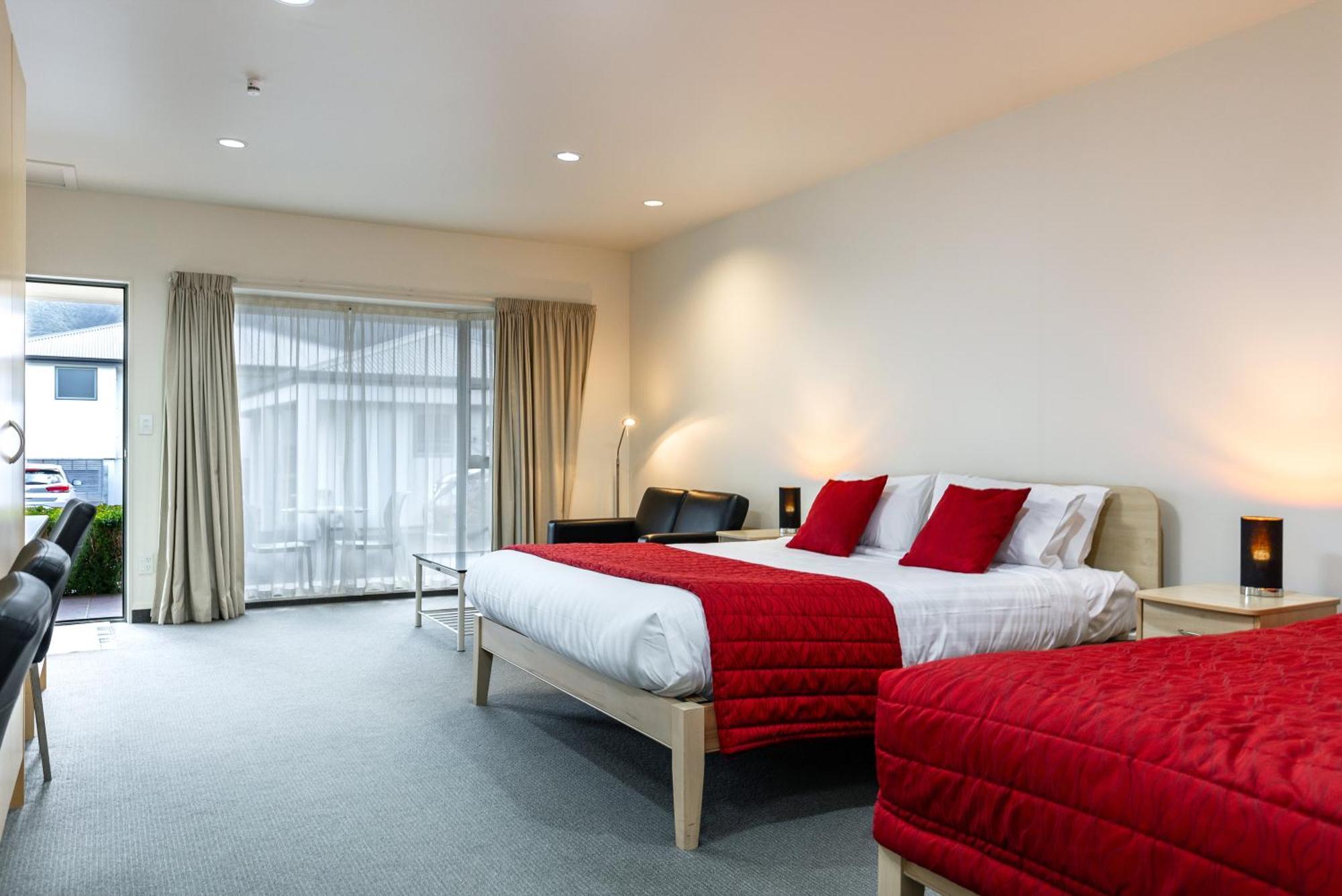 Jasmine Court Motel Пиктон Экстерьер фото